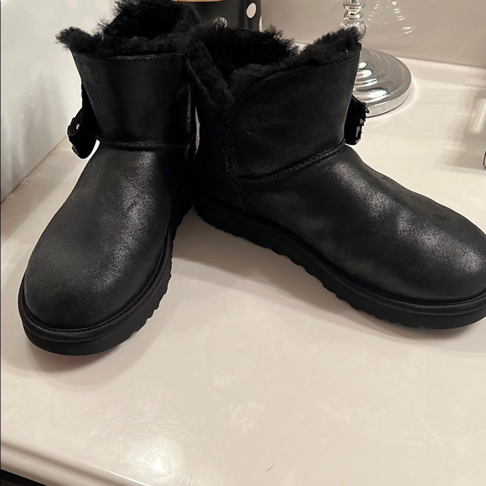 Brand New Ugg Mini Bailey Bow